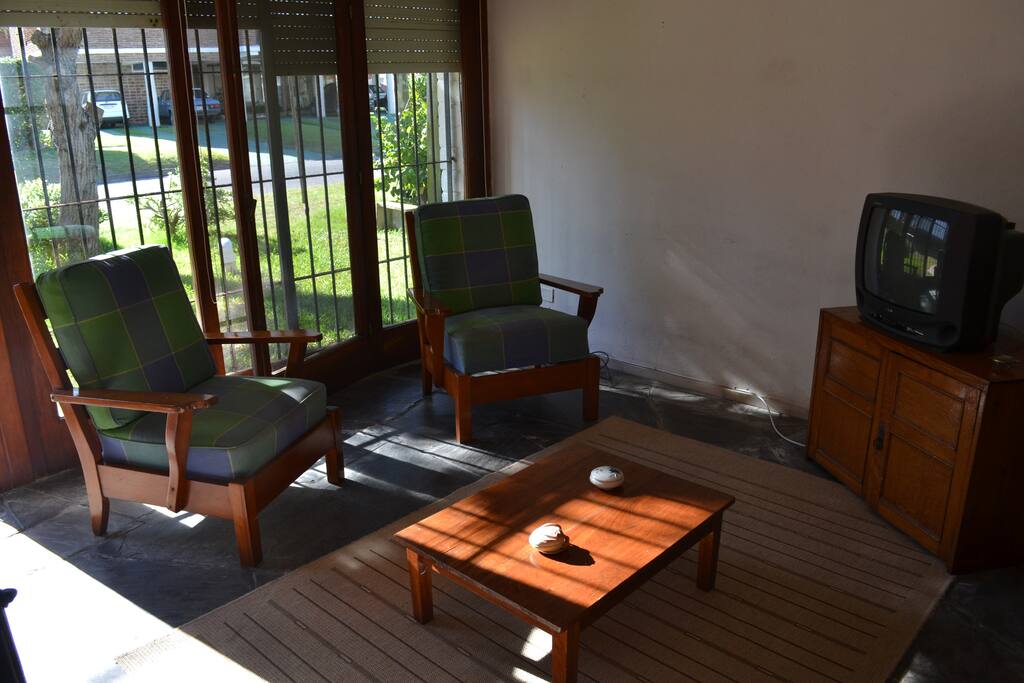 Sala con estufa a leña
