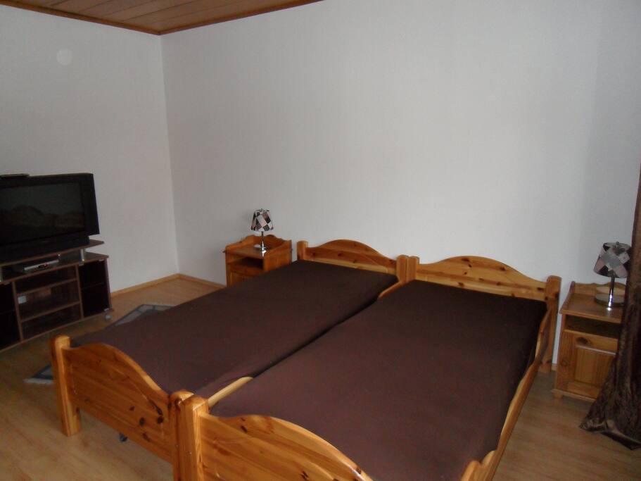 Schlafzimmer mit 2 Einzelbetten
