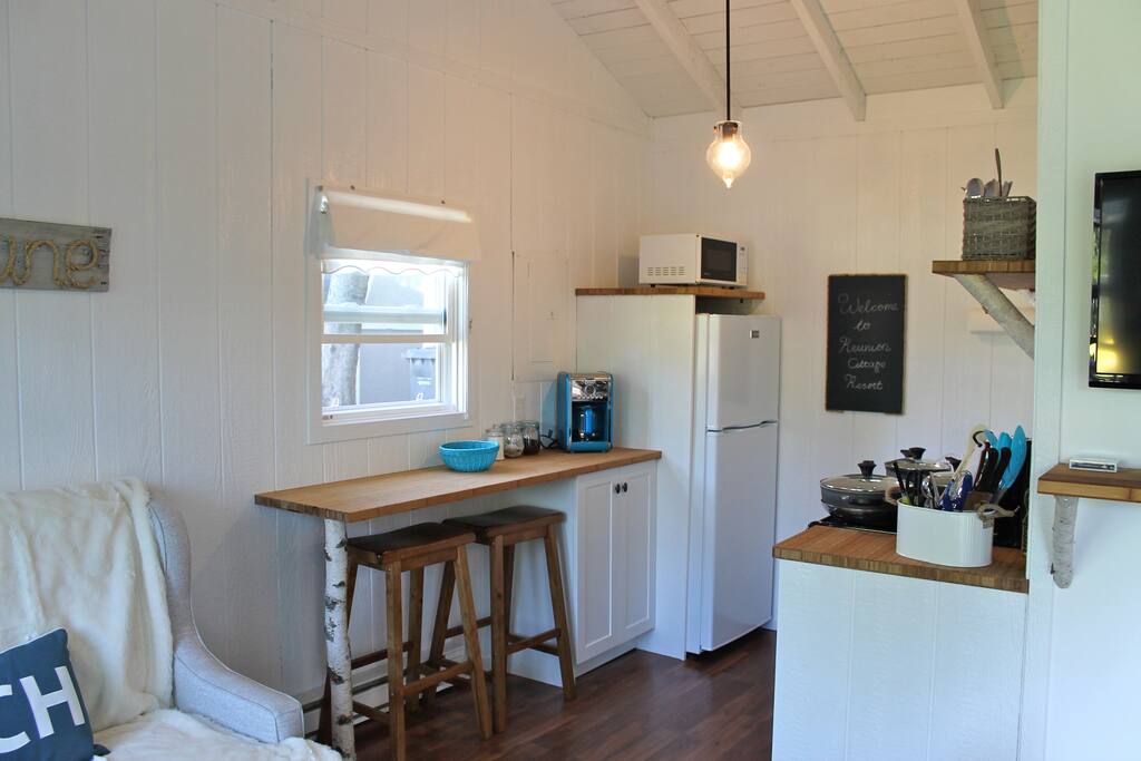 Kitchen with breakfast bar to enjoy your morning coffee.