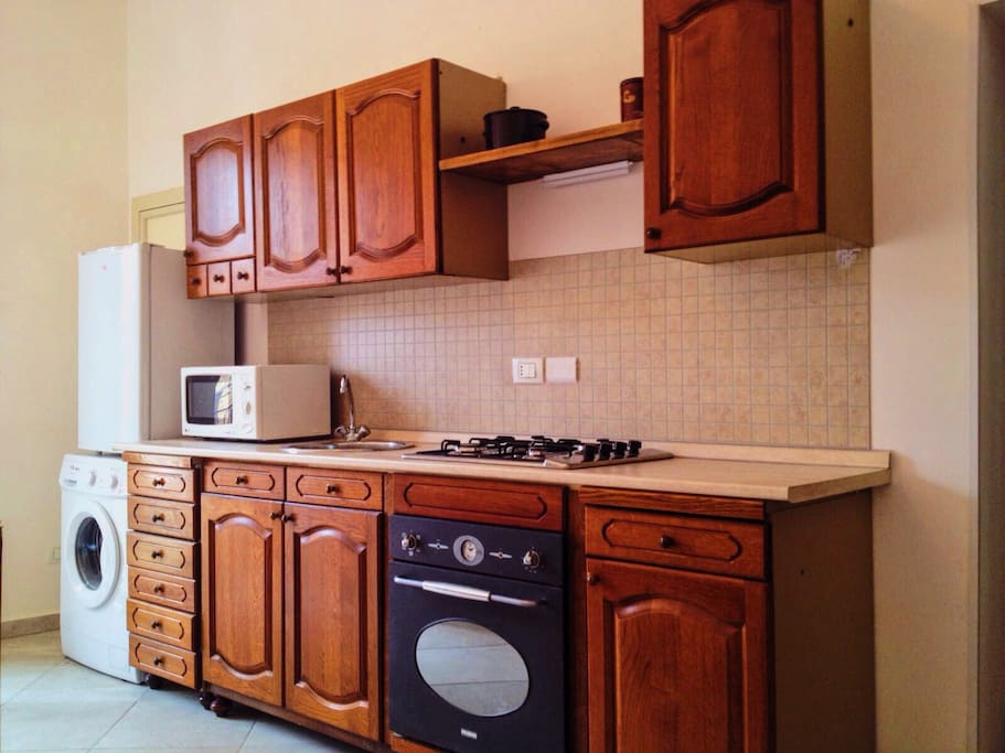 Cucina frigo microonde lavatrice
