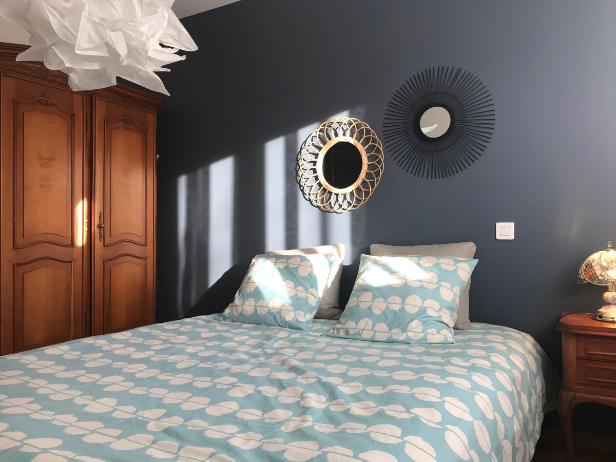 Spavaća soba 3
Krevet 160×200, dovoljno prostora za odlaganje 