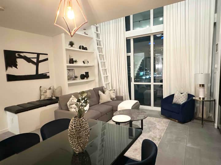 1 Bdrm Luxury Loft By Square One W/free Parking - Mississauga
