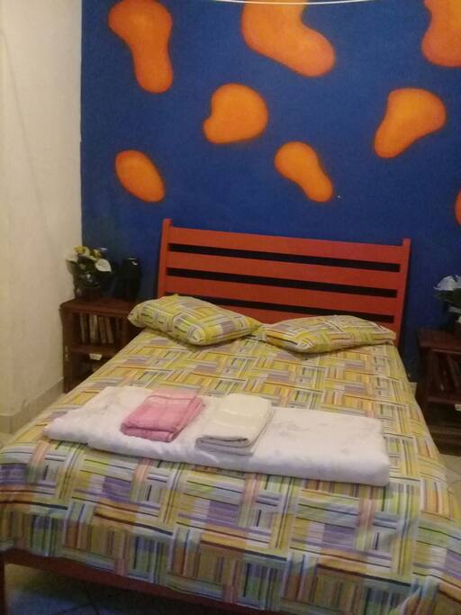 Quarto inteiro com cama.de casal