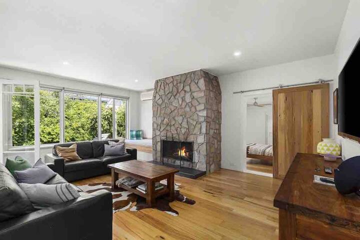 Pet friendly riverside retreat gallery image 5