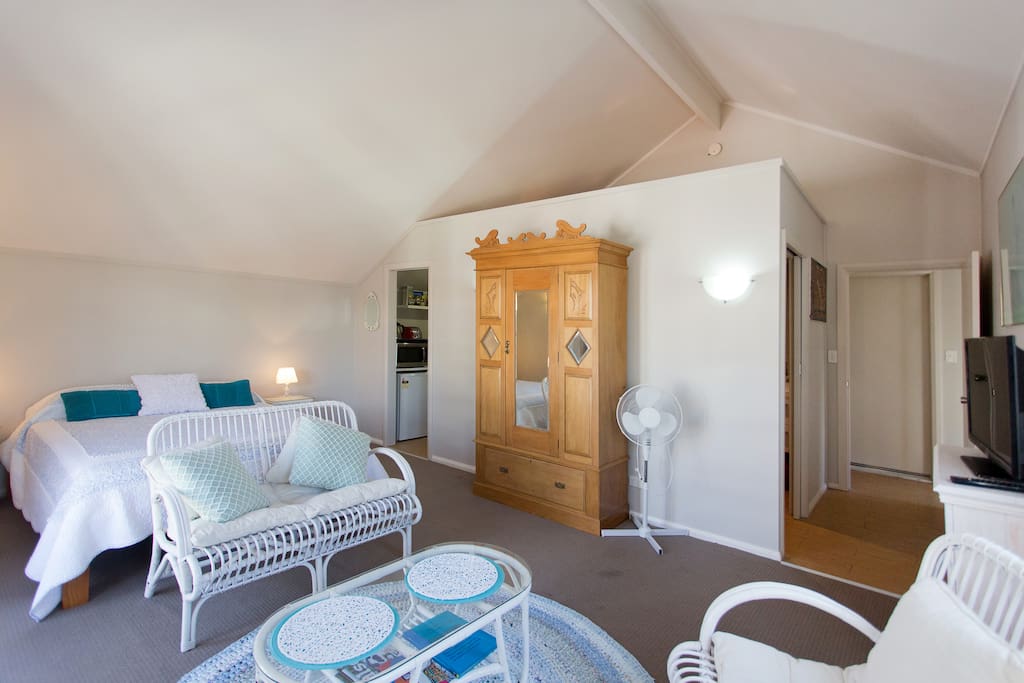 Gorgeous studio room with finishings to make you feel welcome and at home.