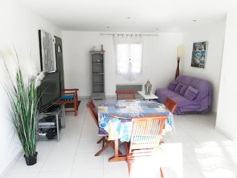 Successful Airbnb property: House 500 meters from Les Conches beach, near forest in Longeville Sur Mer