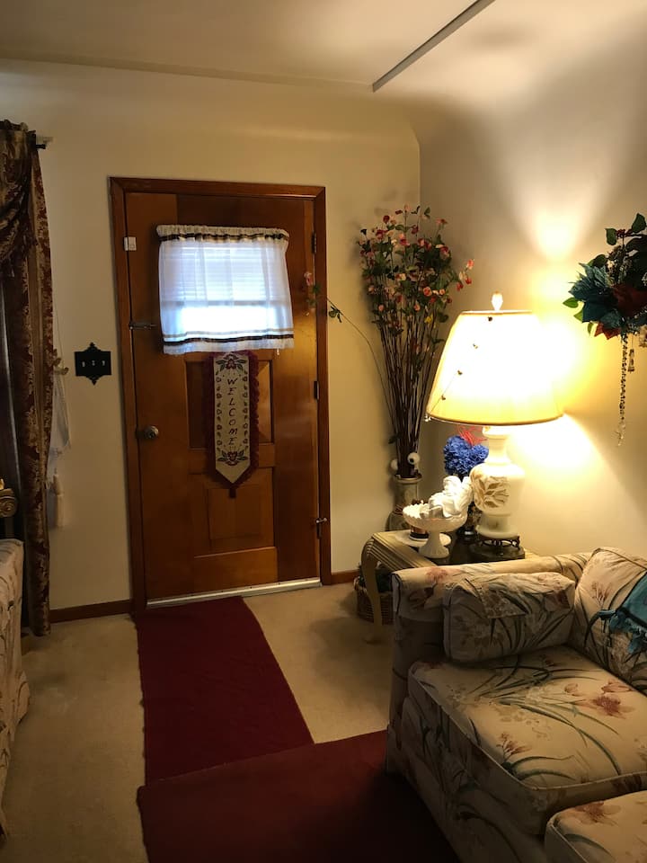 Clean Cozy Two Bedroom Bungalow In Natrona, Pa - Freeport, PA
