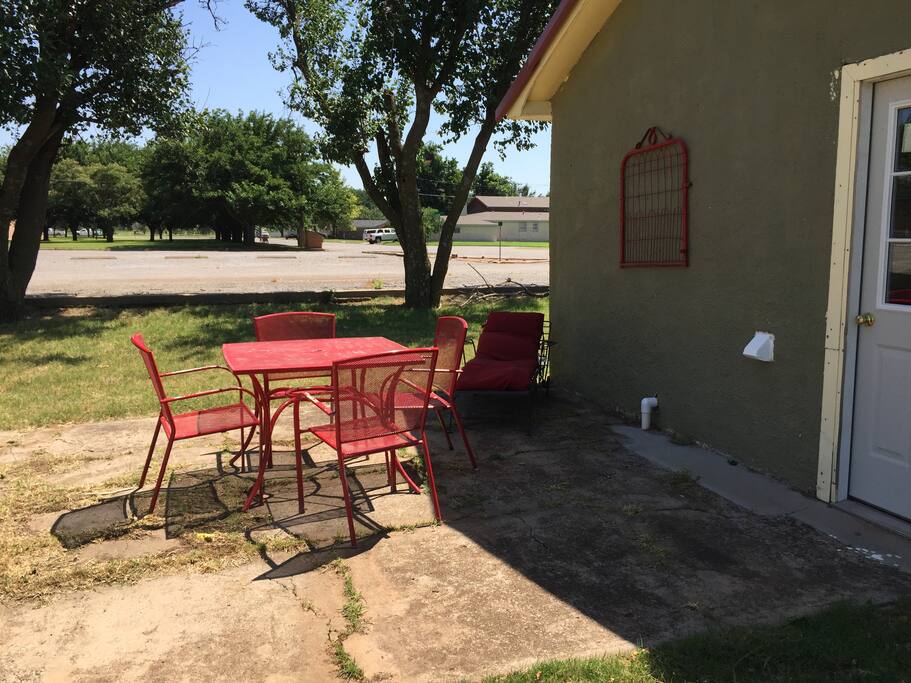 outside area to enjoy a meal or complimentary tea or coffee