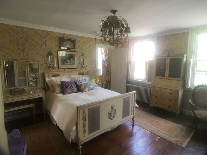 卧室2 -现代法式马桶。1920年代的卧室套装。 