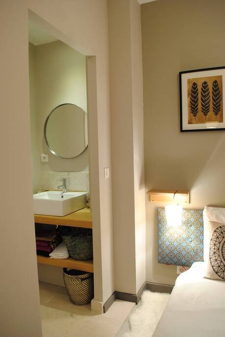 Salle d'eau privative attenante à la chambre