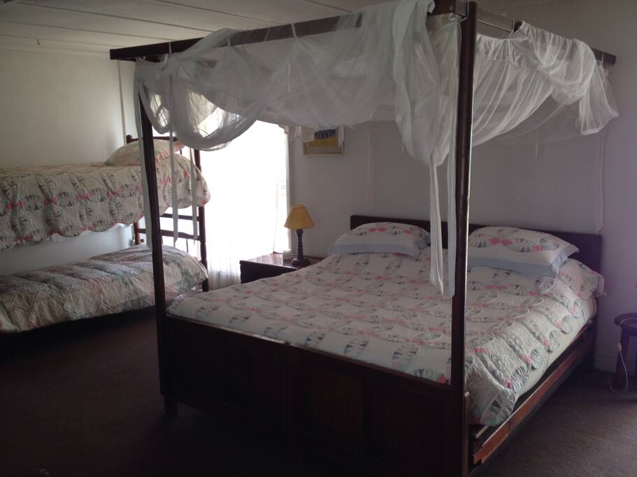 Double bed & 2 bunk beds