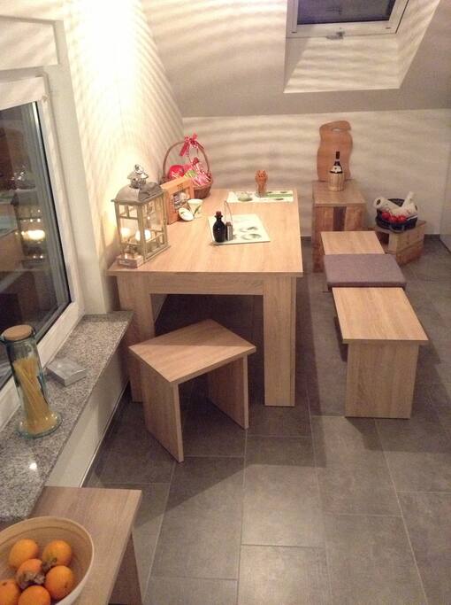 Esszimmer und Küche stehen ausschließlich den Gästen gemeinsam zur Verfügung