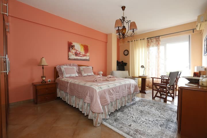 21sqm queen bedroom with double bed