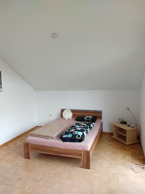 Zimmer mit Doppelbett in Baden-Baden  Oberbeuern