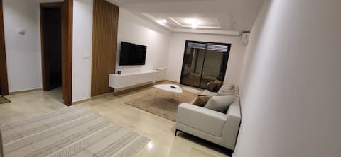VHS & Luxury apartment 10 min from the airport