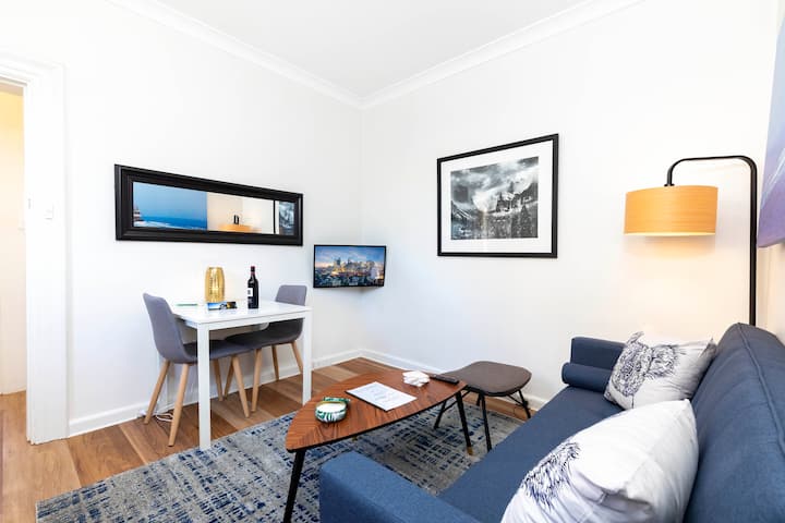 Charming 1 bedroom, park adjacent. city 5 minutes