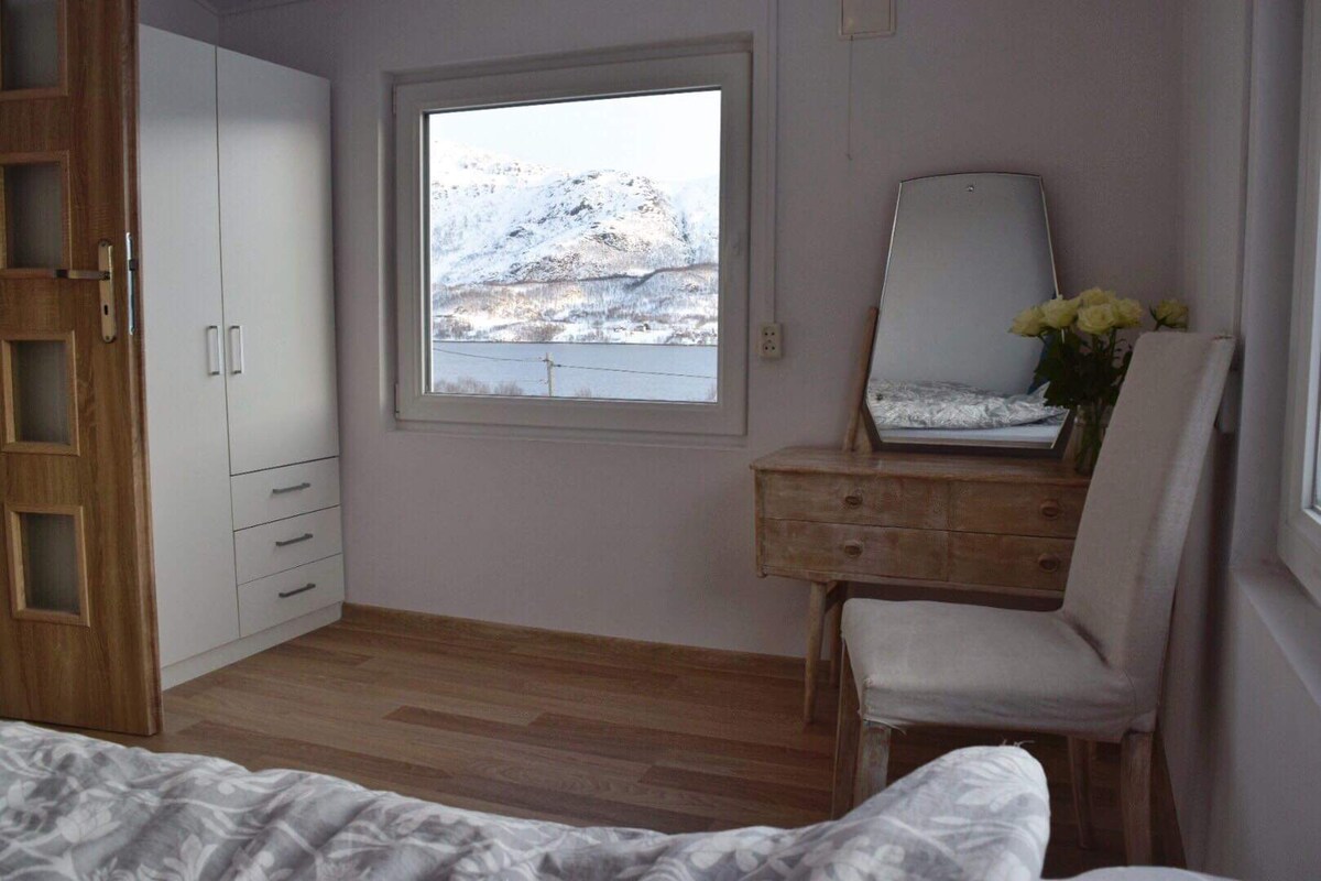 Dobbelt soverom med havutsikt/双人卧室，可欣赏海景，

120厘米