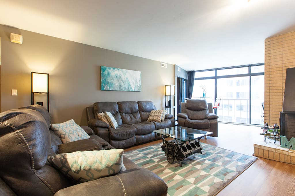 Living room, plenty of reclining!