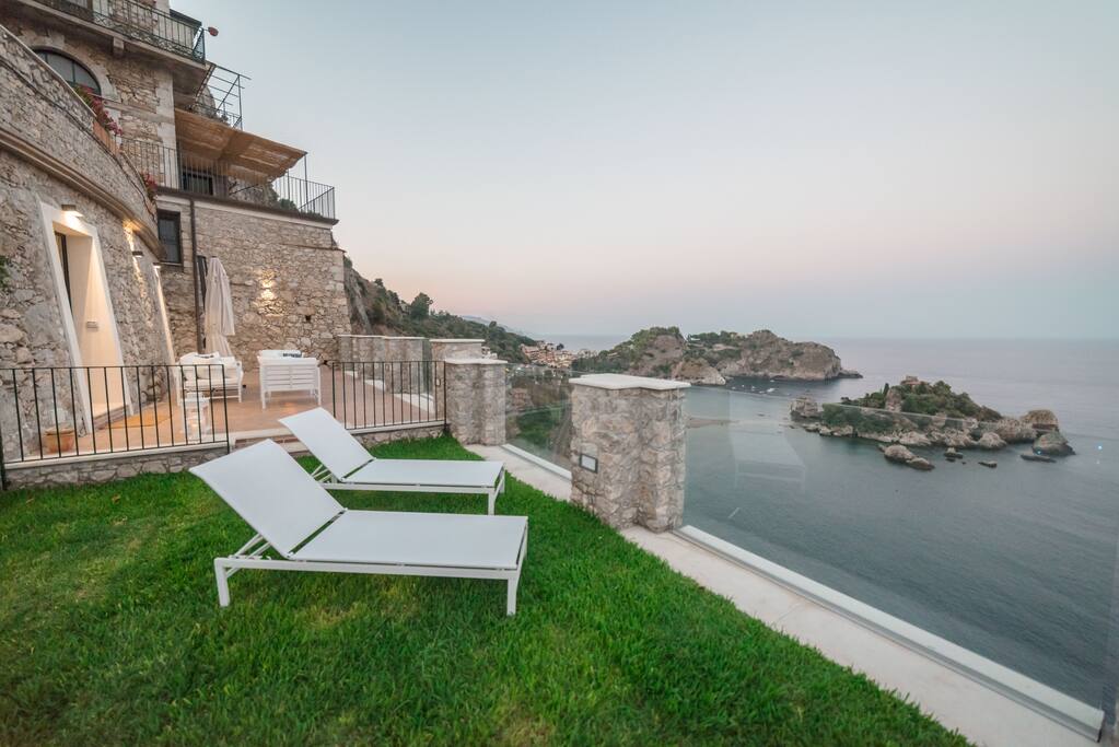 SPARVIERO APARTMENT ISOLA BELLA Sea View + Jacuzzi