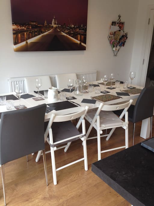 Table seating 8
