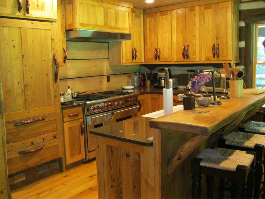 Beautiful rustic kitchen!