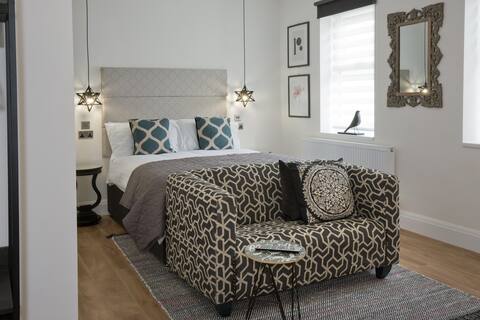 Luxury Studio, Sleeps 2, Free Parking