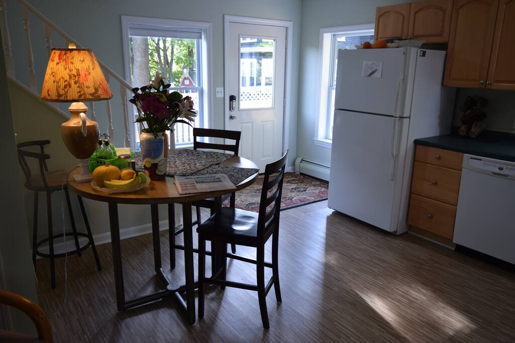 Kitchen includes sunny breakfast space with bar/breakfast table and seating for 5.