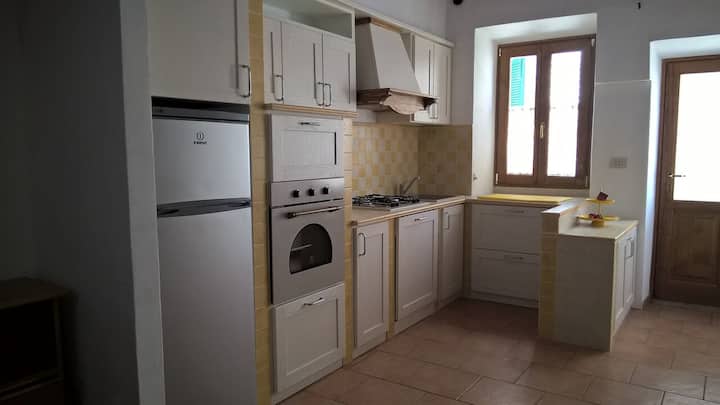 4-bed apartment in a quiet area with a sea view