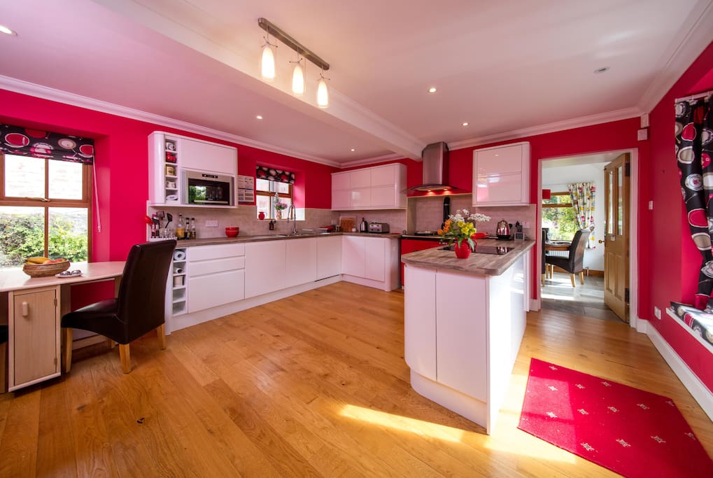 Spacious breakfasting kitchen