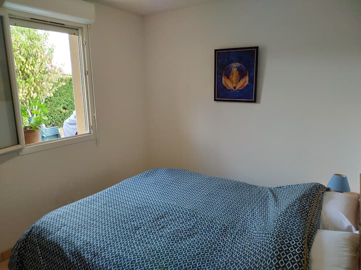 חדר שינה 3 (מיטה 160x200), מצעים חדשים (סתיו 2019), מצעים מסופקים 100% כותנה /כותנה אורגנית, חימום יקר ערך/מיזוג אוויר.