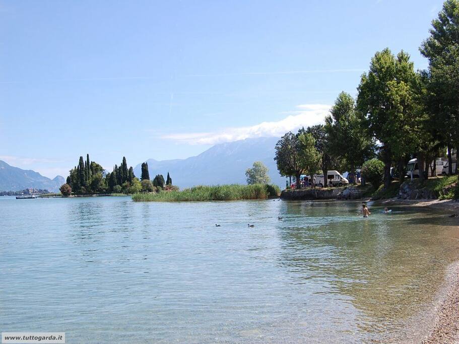 Emozionanti escursioni: l'isola di San Biagio, visitabile con un servizio taxi e possibilità di soggiornare per pic nic.