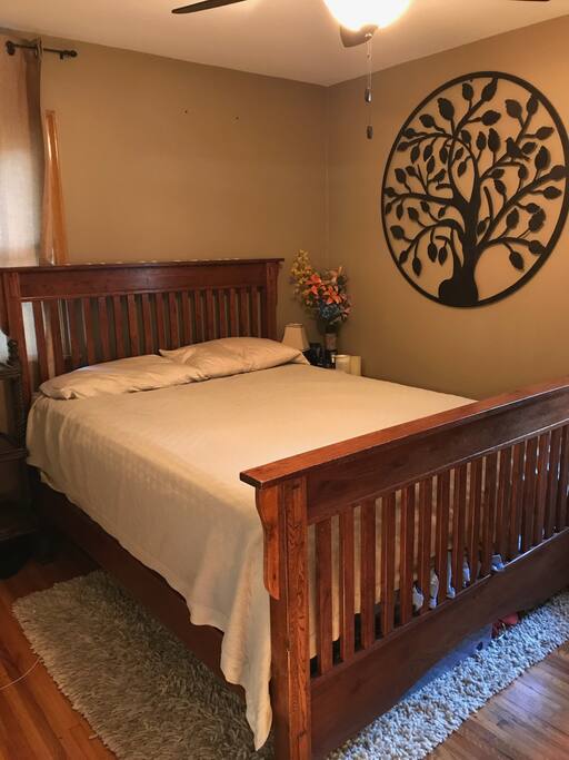 Queen size bedroom