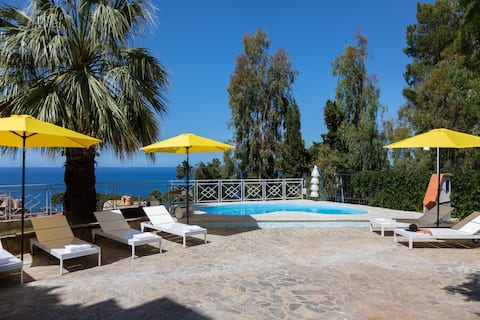 Villa with pool and welcome spaghetti