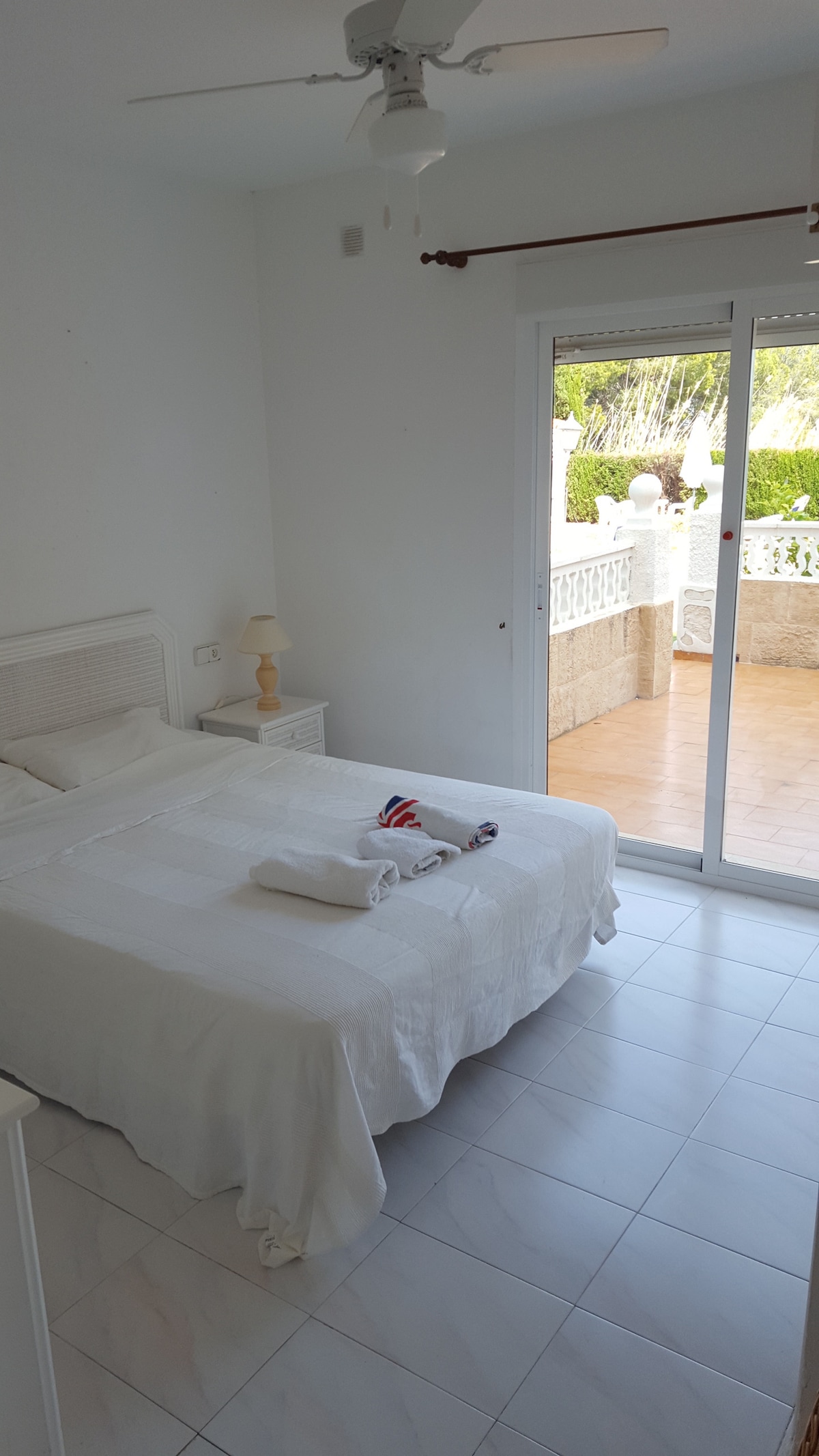 En suite bedroom 2 (downstairs)