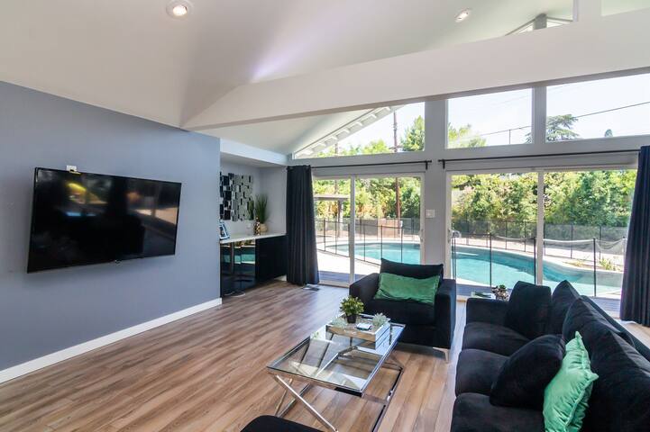 Luxury beautiful modern house in prime location gallery image 3