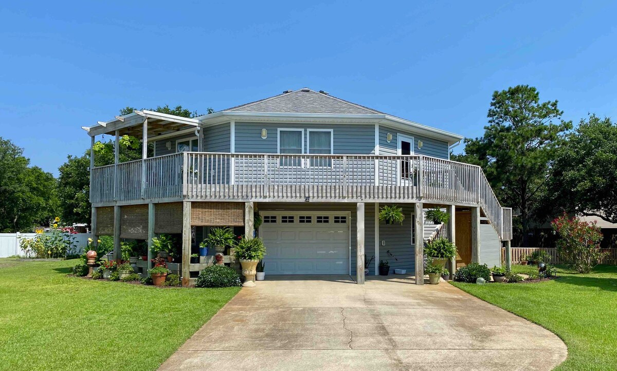 Casa de la Luz (The Octagon House, OBX) - Apartments for Rent in