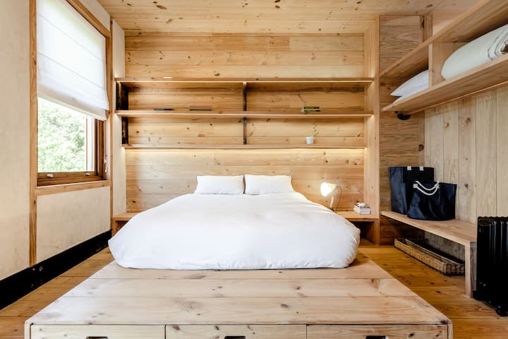 Eco-conscious Hemp House with City and Mountain Views gallery image 3