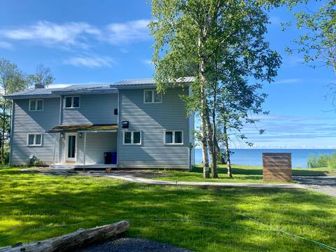 Bianca Beach House - EV/Hot Tub/Firepit/Waterfront