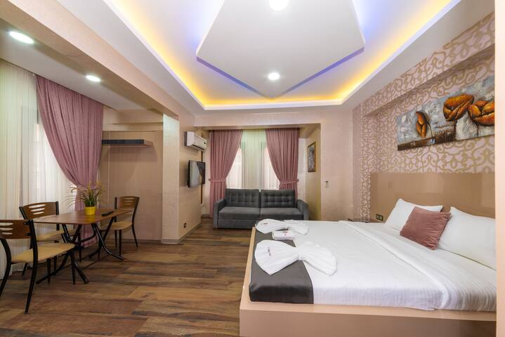 Delüxe Whole Building for Big Groups gallery image 2