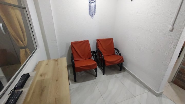Economico. Primer Piso, 700mb, Indep, Salacomedor. - Bogotá