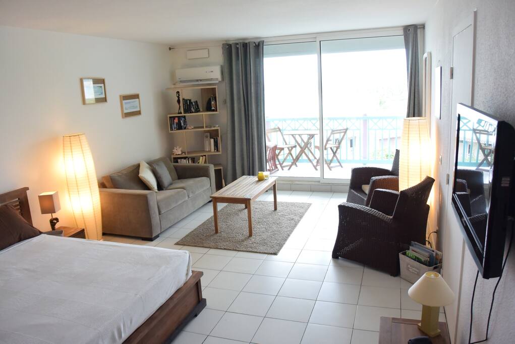 coin salon avec canapé convertible en 140cm