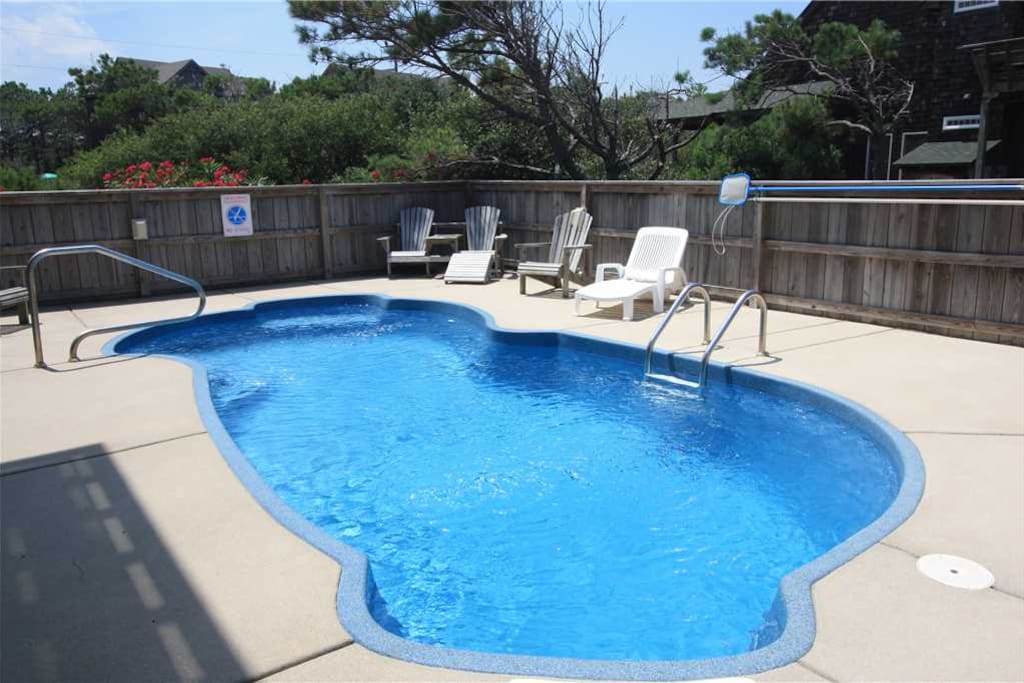 JR61: Breakaway | Pool Area