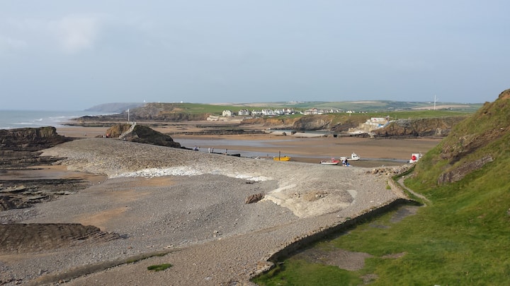 Beautiful bude Beach just 25 minutes away