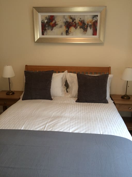 Quiet bedroom , King size bed & Dressing table