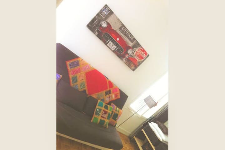 JOLI STUDIÔ SUR MONTMARTRE