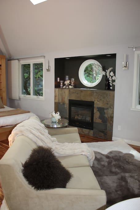 Fireplace, comfy bed with Frette sheets, with complete privacy, it's a 5 star room.