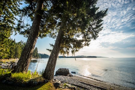 Delightful Oceanfront Cottage