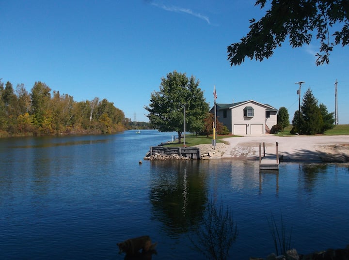 The River House Houses for Rent in North Muskegon, Michigan, United