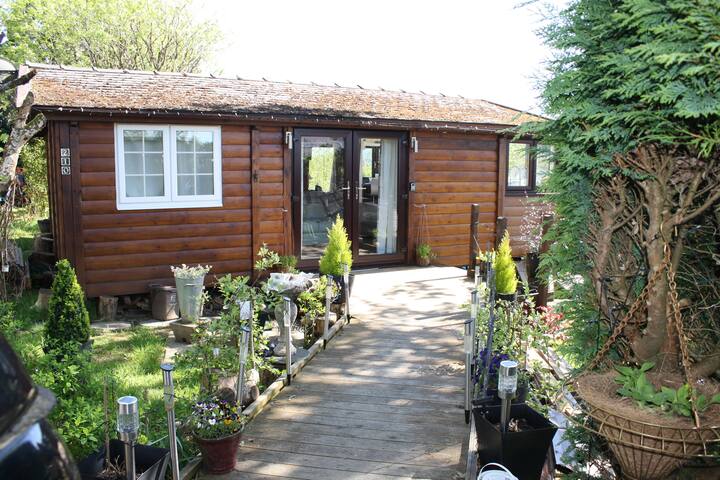 The Glades Log Cabin in Snowdonia National Park