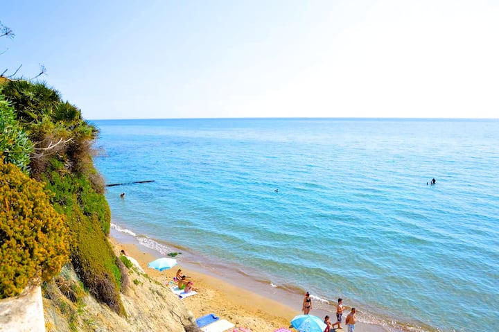 Sunflower beach apartment in Anzio